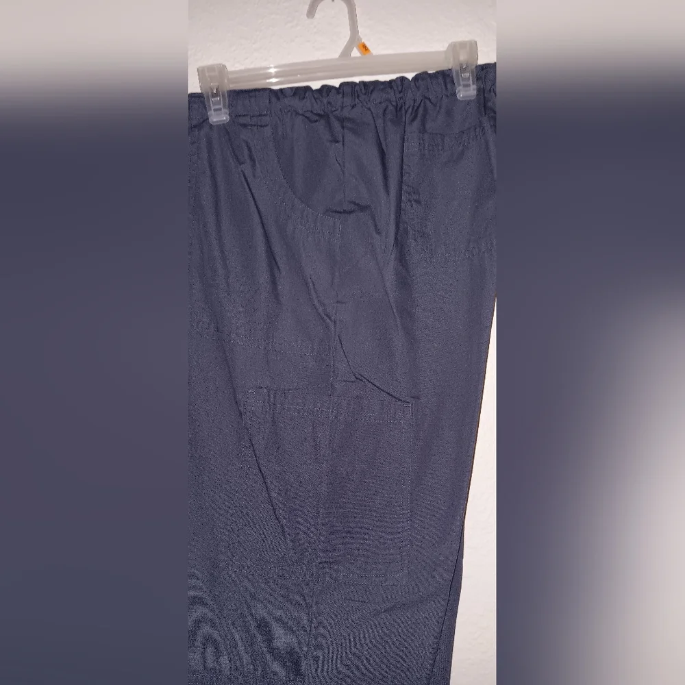 UA scrubs pants 👖, women's sz Medium/Large. 2 for $20 - Picture 3 of 8